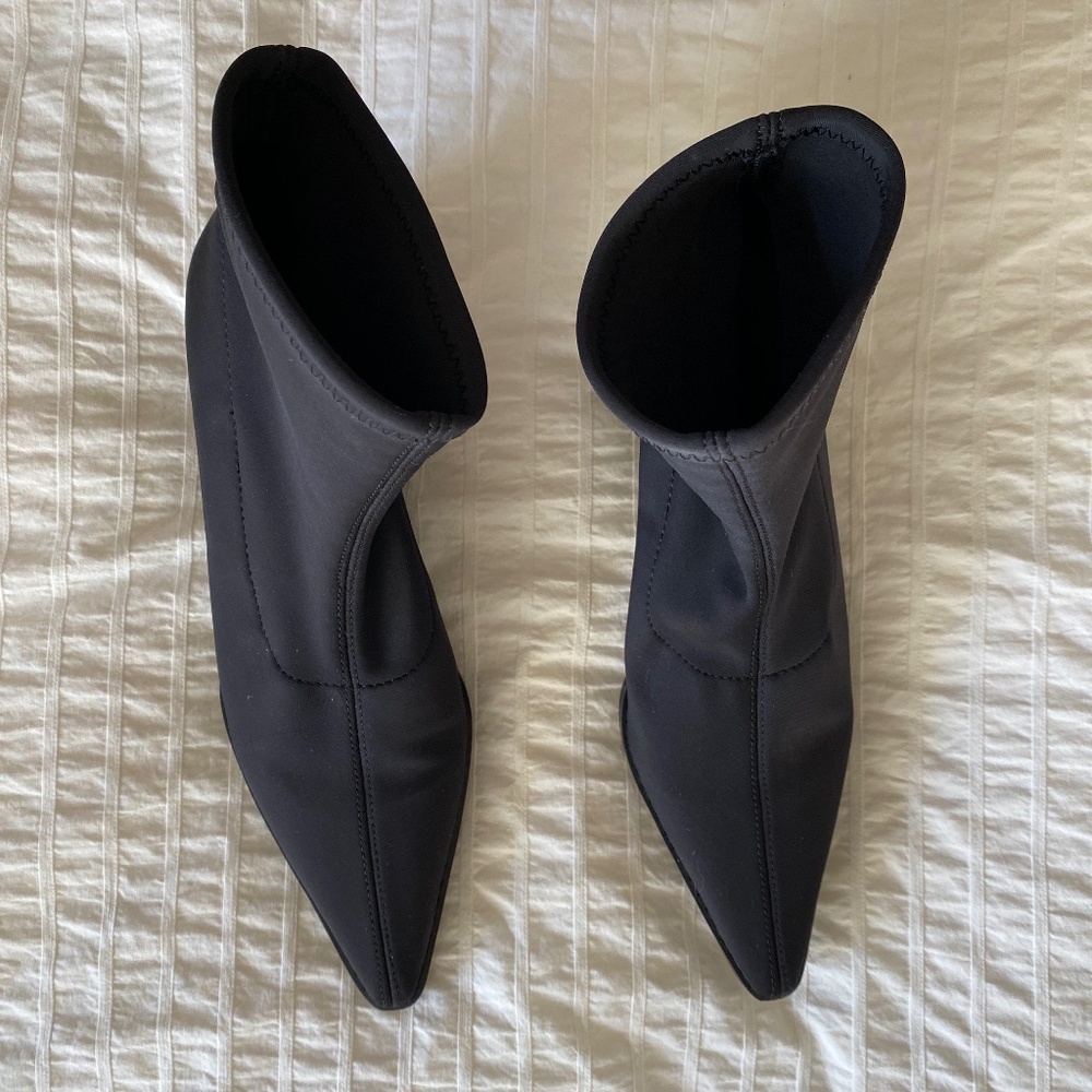 Intentionally Blank neoprene/body glove boots